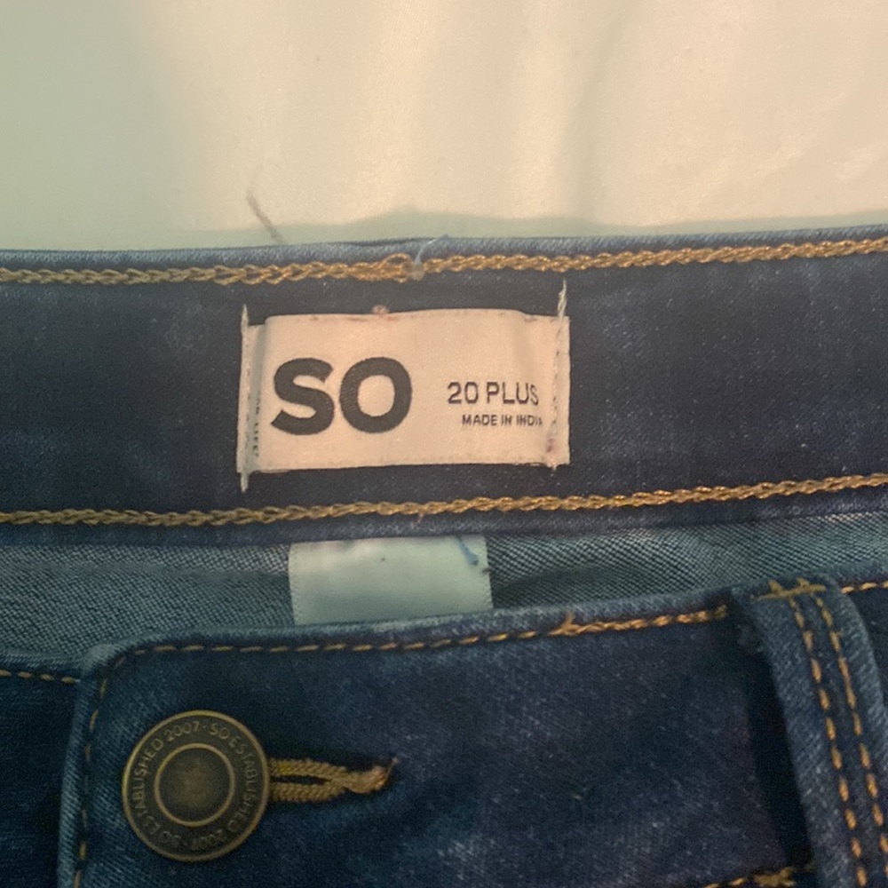 Shorts - Picture 2 of 3